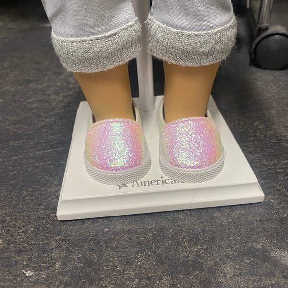 American Girl “Just Like You” Doll- Blonde hair, Green/Hazel eyes, Pierced Ears - Picture 4 of 4